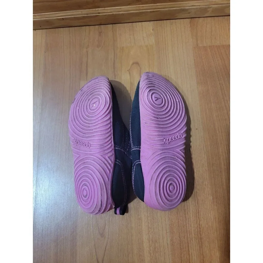 Speedo water shoes size XL toddler 11/12  black and pink